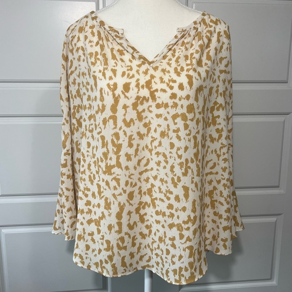 Animal Print Blouse Cutout Sleeve V-Neck Long Sleeve Top - Picture 1 of 8